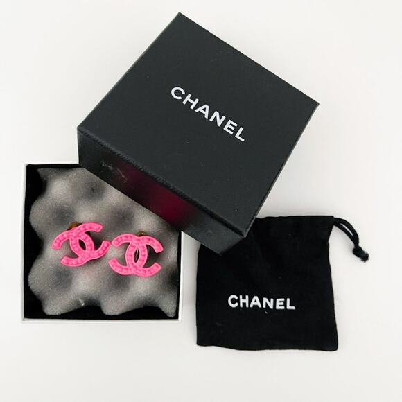CHANEL Neon Pink Logo CC Earrings Clip Vintage 2005 Y2K - Picture 2 of 15
